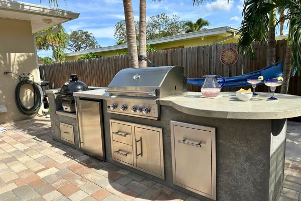 Outdoor Kitchen With Grey Counters