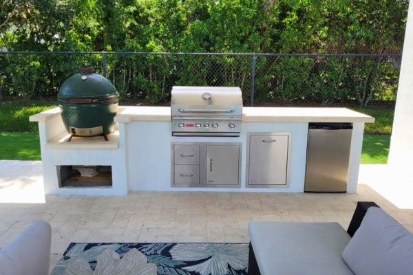 Outdoor Kitchen With White Concrete