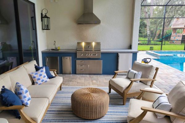 Chic Outdoor Kitchen